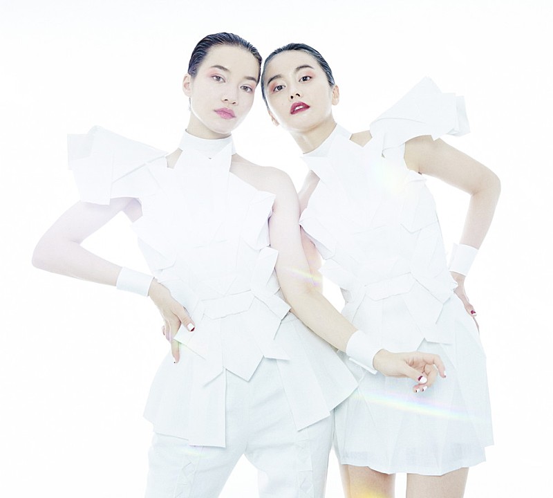 FEMM、“時間と重力を狂わせた”「Crystal Ball」MV公開 