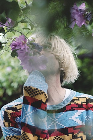 「ザ・シャーラタンズのティム・バージェス、新曲「Sure Enough」のアニメMV公開」