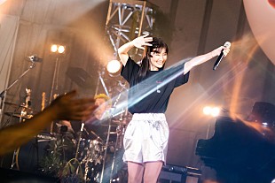 「大塚愛、祝福と歓喜に満ちあふれたアニバーサリー＆バースデーライブ開催」