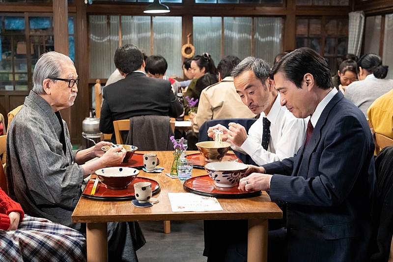 「ジョン・カビラ「ちむどんどん」に家族とサプライズ出演　「ひそかに期待はしておりましたが、『まさかや～～～！』」」1枚目/1