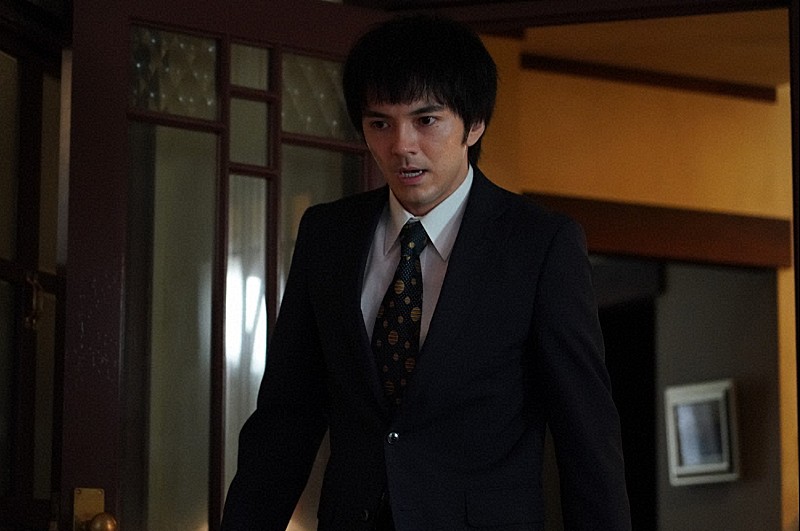 「「初恋の悪魔」最終回、三角関係の結末が「切なくて、泣けた」 “鈴之介”林遣都「顔を覆っているのに、心情があふれんばかりに伝わってくる」」1枚目/1