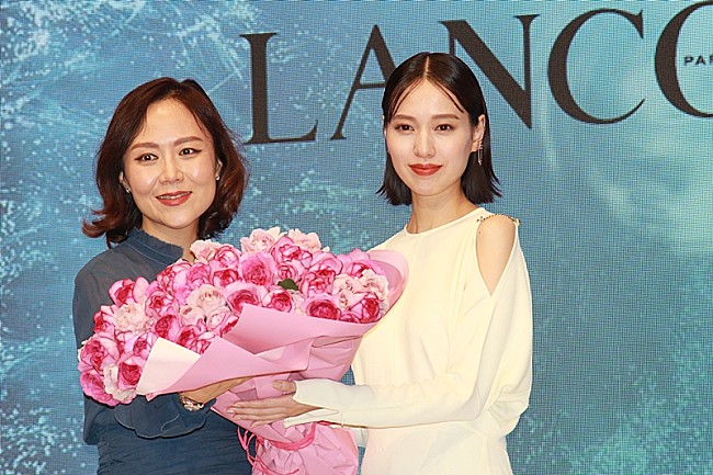 「戸田恵梨香、ランコムミュ－ズ就任５年目に笑顔　ポジティブでいる秘訣は「自分の選択を信じること」」1枚目/1