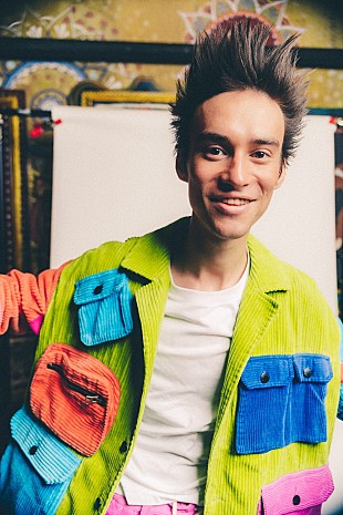 「ジェイコブ・コリアー、約100分に及ぶ初のライブ・アルバムを配信リリース」