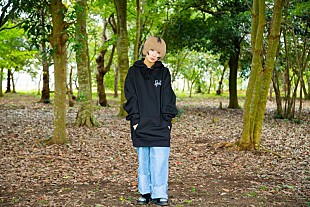 「Reol、初CD『COLORED DISC』特典Hoodie着用画像公開」