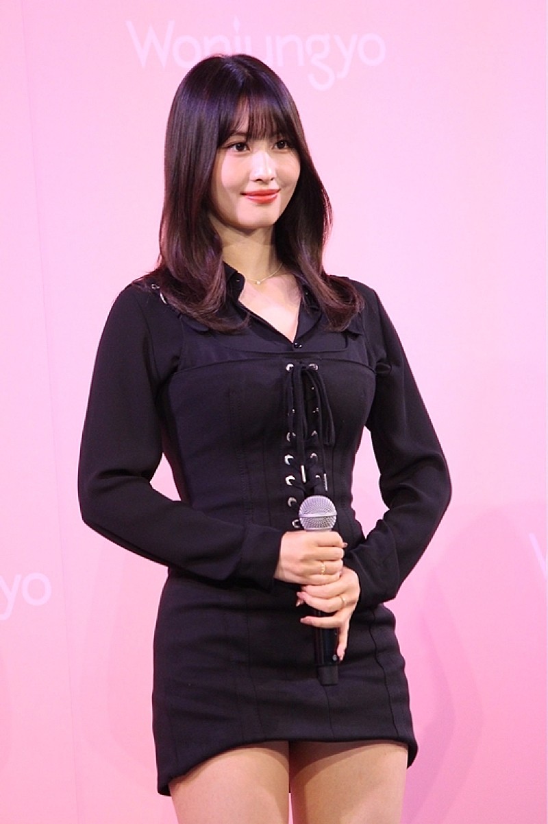 「TWICEモモ、美の秘訣は「よく食べること」　日本に来たら必ず食べたい物は「マグロあぶり丼」」1枚目/1