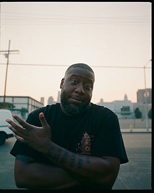 「ロバート・グラスパー、『ブラック・レディオ』シリーズ第3弾のデラックス版リリース＆MV公開」