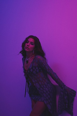 「アライナ・カスティーロ、新EP『fantasies』10/14リリース」