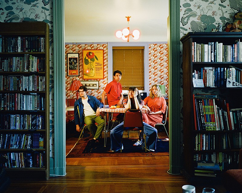 フランキー・コスモス、瞑想の仕組みを捉えた「Empty Head」MV公開