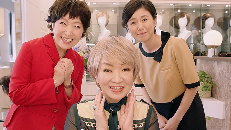 清水ミチコ「ロングヘアも試してみたい」　森山良子と銀座で既製品ウィッグの魅力を体験 