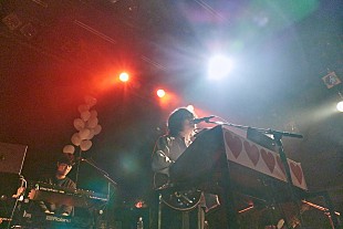 「warbear（尾崎雄貴）、4年ぶりの単独ライブより「やりたいこと」映像をプレミア公開」