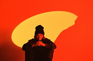 「Kvi Baba、新曲「Baby Come Back」のリリックビデオを公開」