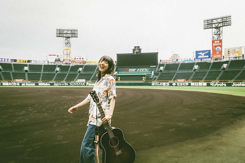 あいみょんが地元凱旋、甲子園での弾き語りライブに密着『NHK MUSIC SPECIAL あいみょん』