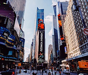 「米津玄師、タイムズスクエア巨大広告やMVでニューヨークをジャック」