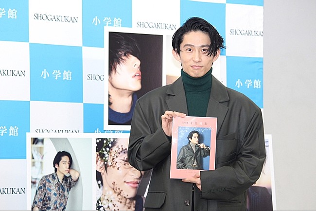 「三宅健、美と若さの秘訣は「何といっても保湿」　初写真集に「ファンの方々の願いをかなえられた」」1枚目/1