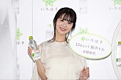 「浜辺美波、幼い頃から続く“かなえたい夢”を語る　「親孝行を兼ねて、家族全員を連れて行きたい」」1枚目/1