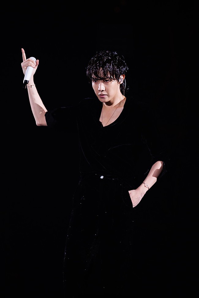 「【#2022MAMA】j-hope、ソロステージで“希望”を届ける」1枚目/4
