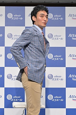 「草なぎ剛、大人用紙パンツを着用して会見参加　「ファンミ－ティングでもはいてみようかな」」