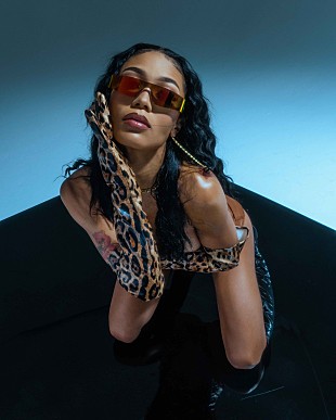 「コイ・リレイ、新曲「プレイヤーズ」でグランドマスター・フラッシュ＆ザ・フューリアス・ファイブの名曲をサンプリング」