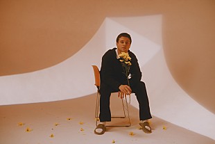 「アレック・ベンジャミン、隠れた名曲「Paper Crown」の新ver.解禁」