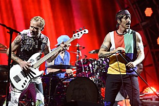 「レッド・ホット・チリ・ペッパーズ、2023年のワールド・ツアー日程発表　イギー・ポップ／ザ・ルーツ／ザ・ストロークスらが参加」