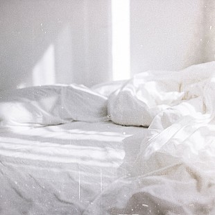 「神はサイコロを振らない×asmi、“冬の大三角形“第2弾「朝靄に溶ける」リリース」