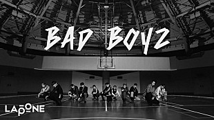 「INI、映画をオマージュした「BAD BOYZ」パフォーマンスビデオ公開　『Awakening』収録曲」
