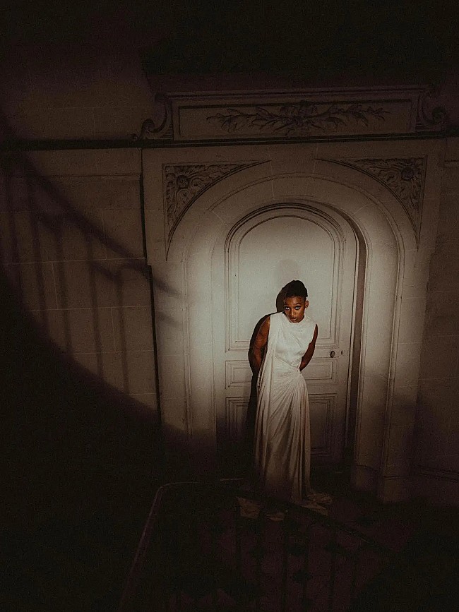 「リトル・シムズ、最新作に込めたメッセージを映像化したショート・フィルム解禁」1枚目/2