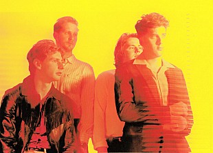 「サーカ・ウェーヴス、新曲「Living In The Grey」で日々感じる“奇妙な感覚”を歌う」