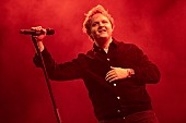 ルイス・キャパルディ「ルイス・キャパルディ、The 1975のライブでテイラー・スウィフト「ラヴ・ストーリー」をカバー」1枚目/1