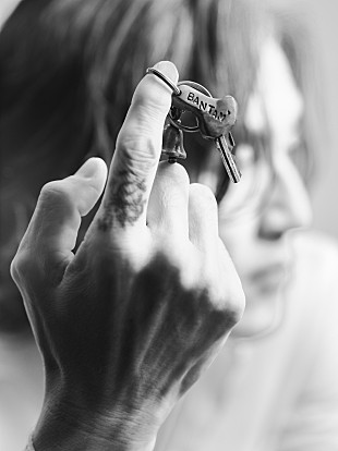 「稲葉浩志、【Koshi Inaba LIVE 2023 ～en-eX～】で初披露した新曲「BANTAM」配信リリース」