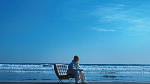 「佐藤千亜妃、宇多田ヒカル「Automatic」をサンプリングした新曲「タイムマシーン」MV公開」