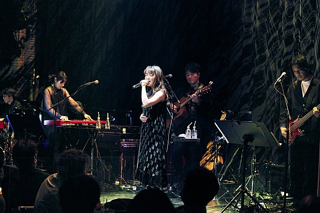 「＜ライブレポート＞上白石萌音、25歳を迎え大きな愛に包まれた初のビルボードライブ公演」1枚目/13