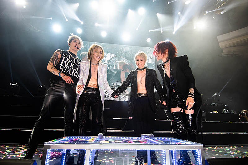 YOSHIKI「YOSHIKI率いるTHE LAST ROCKSTARSが米LAで千秋楽、新曲やX JAPANカバー披露＜ライブレポ／セトリ＞」1枚目/2