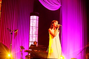 「moumoon「会えて嬉しかった！」3年ぶりの【FULLMOON LIVE SPECIAL 2022 ～中秋の名月～】大成功──moumoonとその音楽を愛し続けてきた者たちへの人生賛歌」