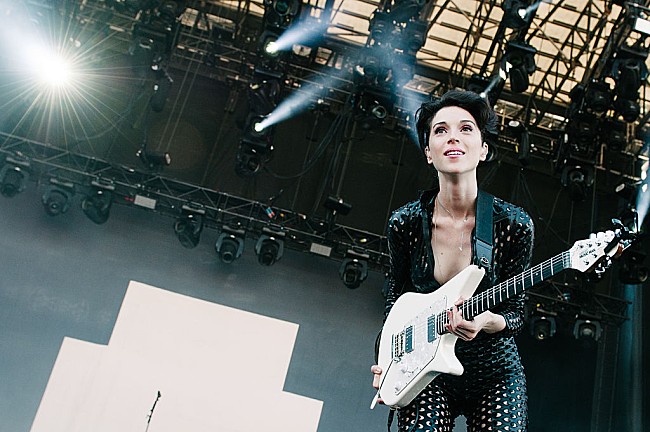 「セイント・ヴィンセント、ザ・ルーツとともにポーティスヘッド「Glory Box」をカバー」1枚目/1