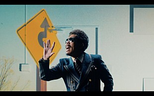 「鈴木雅之、Ayaseが“無駄”の大切さを描いた「道導」MVプレミア公開」