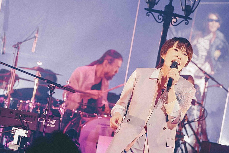 原 由子、桑田佳祐もサプライズ登場した鎌倉ライブをBlu-ray＆DVD化