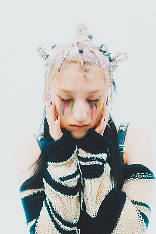 「Tina Moon、初のアルバム『MY ARMS.』を配信リリース＆「Choose for yourself」のMVも公開」