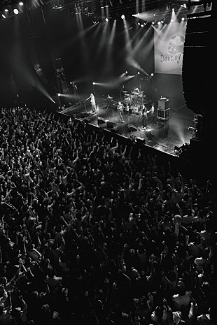 「＜ライブレポート＞Chilli Beans. “盟友”Vaundyと作り上げたメモリアルな【Dancing Room 003】横浜公演」