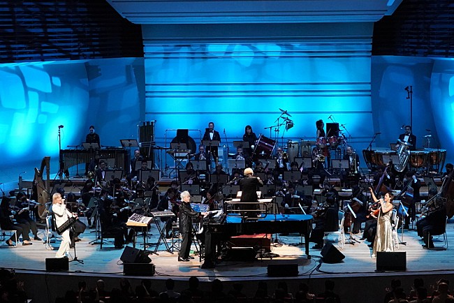 「＜ライブレポート＞歴史的TKヒッツのオンパレード　クラシックの殿堂 東京文化会館にて、小室哲哉フルオーケストラ公演を目撃」1枚目/10