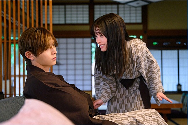 「「王様に捧ぐ薬指」山田涼介と橋本環奈の“キスシ－ン”に反響　「２回目の長いキスは叫んだ」「東郷、もう好きじゃん」」1枚目/1