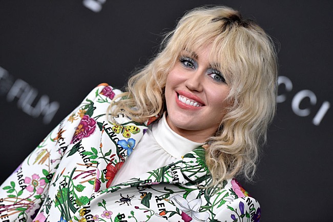 「マイリー・サイラス、「Flowers」がSpotify史上最速で10億再生突破」1枚目/1