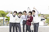 M!LK「M!LKが制服姿で遊園地へ、アルバム特典映像「M!LK学園 課外授業編」ティザー前編を公開」1枚目/4