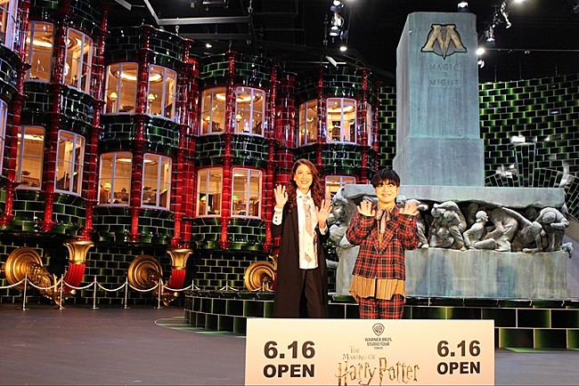 「LiLiCo「主人とここでデ－トしたい！」　ハリポタ体験施設の「魔法省」に感動」1枚目/1