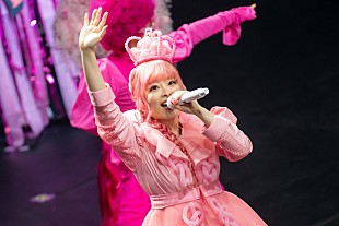 「きゃりーぱみゅぱみゅワールドツアーが開幕、サステナブルな衣装でもメッセージ発信」