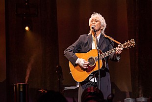 「玉置浩二、35周年を記念したオーケストラ公演と故郷楽団ツアー2公演のライブ映像BOX発売決定」