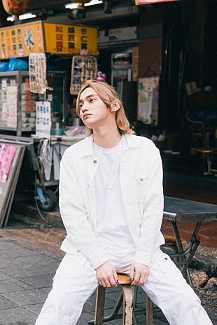 「SKY-HI、自身出演CM起用の新曲「Dream Out Loud」MVプレミア公開決定」