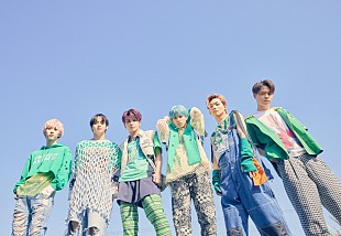 「OCTPATH、ニューシングル『Sweet』アー写＆ジャケットで“キラキラサマー”衣装披露」