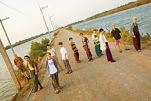 「INIの1st写真集『Chrono』、タイで撮影された様々な表情／座談会／30の質問など176ページ」