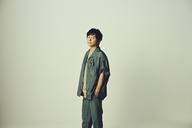 岡野昭仁「岡野昭仁、『歌を抱えて、歩いていく』プロジェクト初AL『Walkin&#039; with a song』8月リリース」1枚目/2